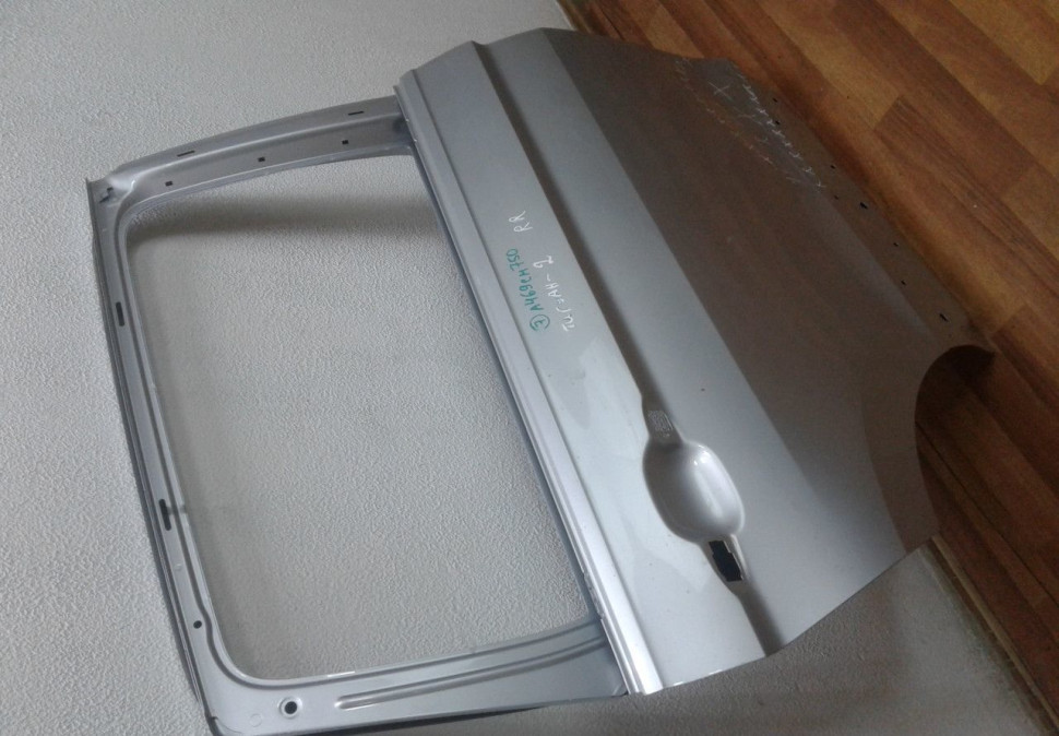 Дверь задняя правая Volkswagen Tiguan 2 (вмятина)