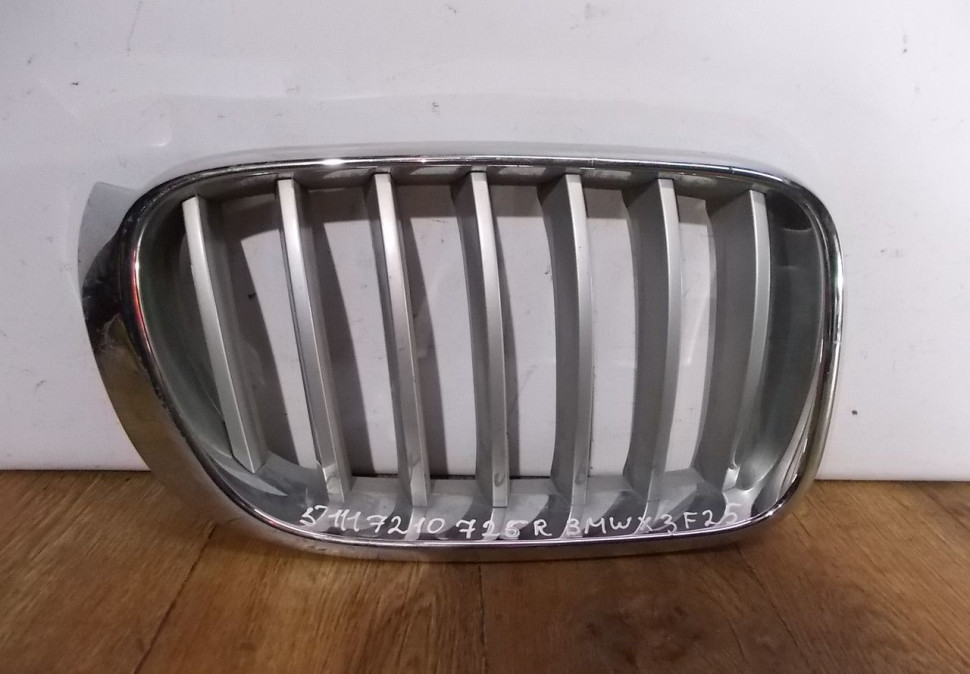 Решетка радиатора правая бу BMW X3 F25 до рестайлинг OEM 51117210726