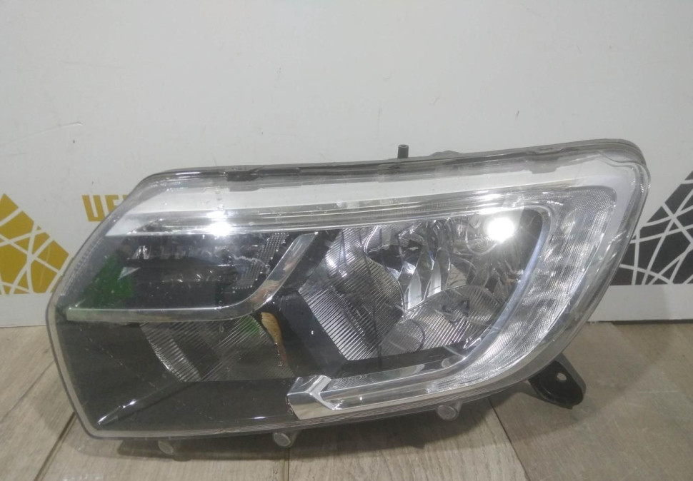Фара левая бу Renault Logan 2 рестайлинг OEM 260606078R