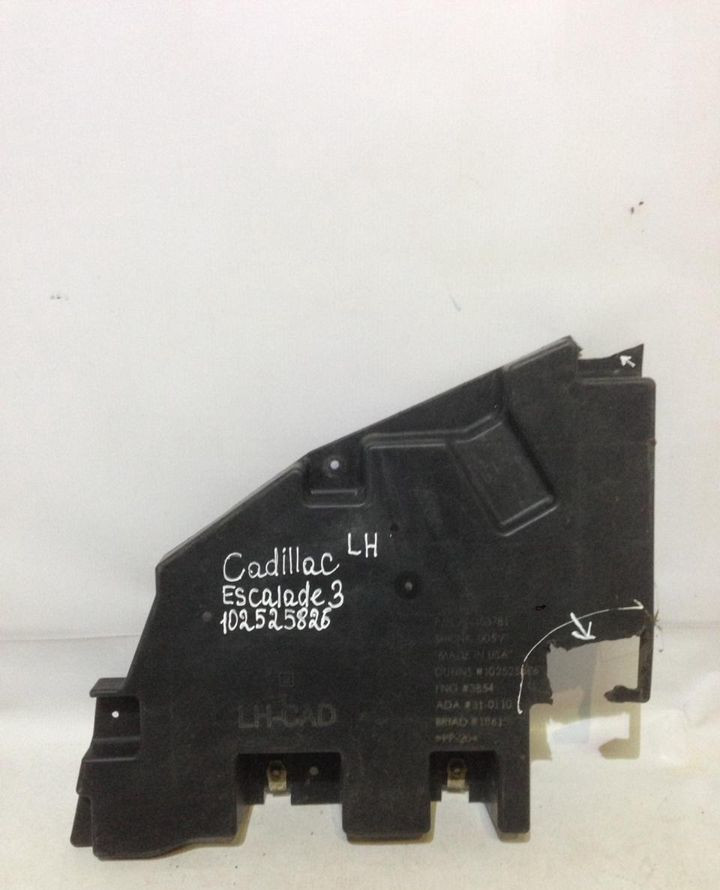 Кронштейн заднего бампера правый Cadillac Escalade 3 oem 102525826 (слом.часть) (скл-3)
