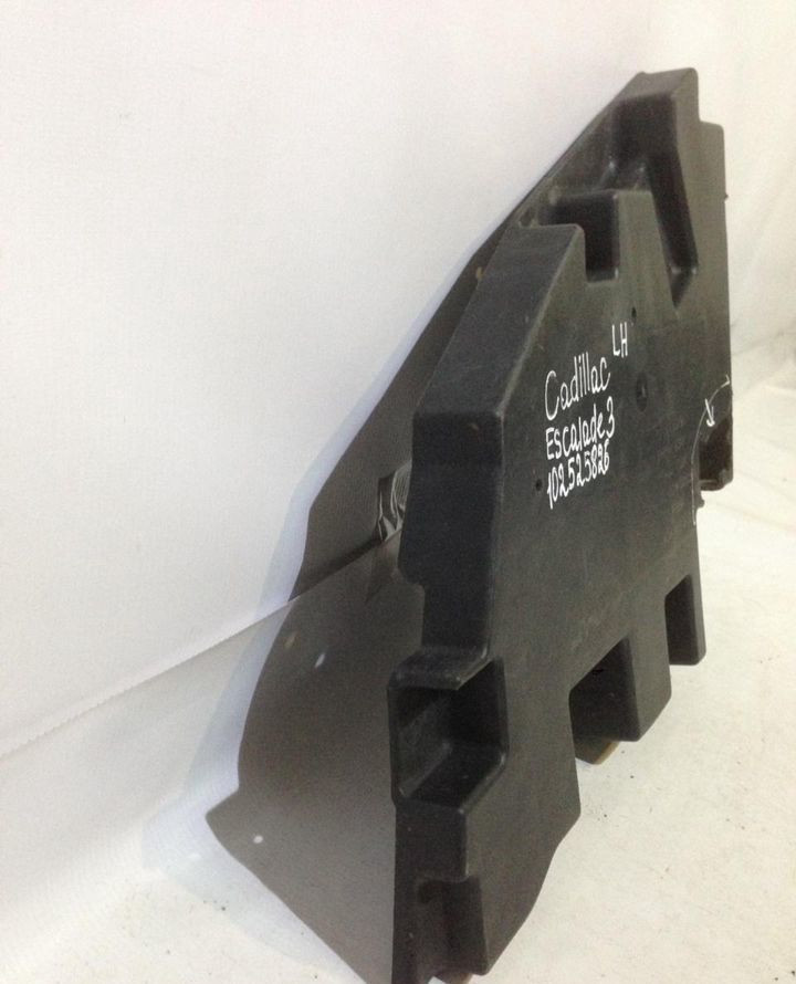 Кронштейн заднего бампера правый Cadillac Escalade 3 oem 102525826 (слом.часть) (скл-3) Кронштейн заднего бампера правый Cadillac Escalade 3 oem 102525826 (слом.часть) (скл-3)
