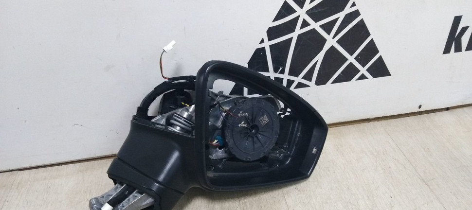 Корпус зеркало правое 13к Volkswagen Tiguan 2 oem 5NB857502
