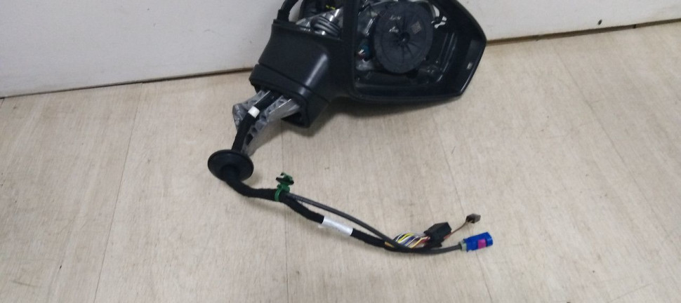 Корпус зеркало правое 13к Volkswagen Tiguan 2 oem 5NB857502 Корпус зеркало правое 13к Volkswagen Tiguan 2 oem 5NB857502