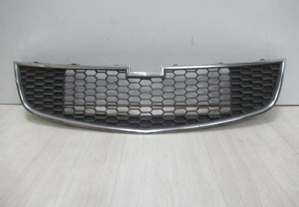 Решетка радиатора нижняя Chevrolet Cruze (09-12) oem 96832937 (скл-3)