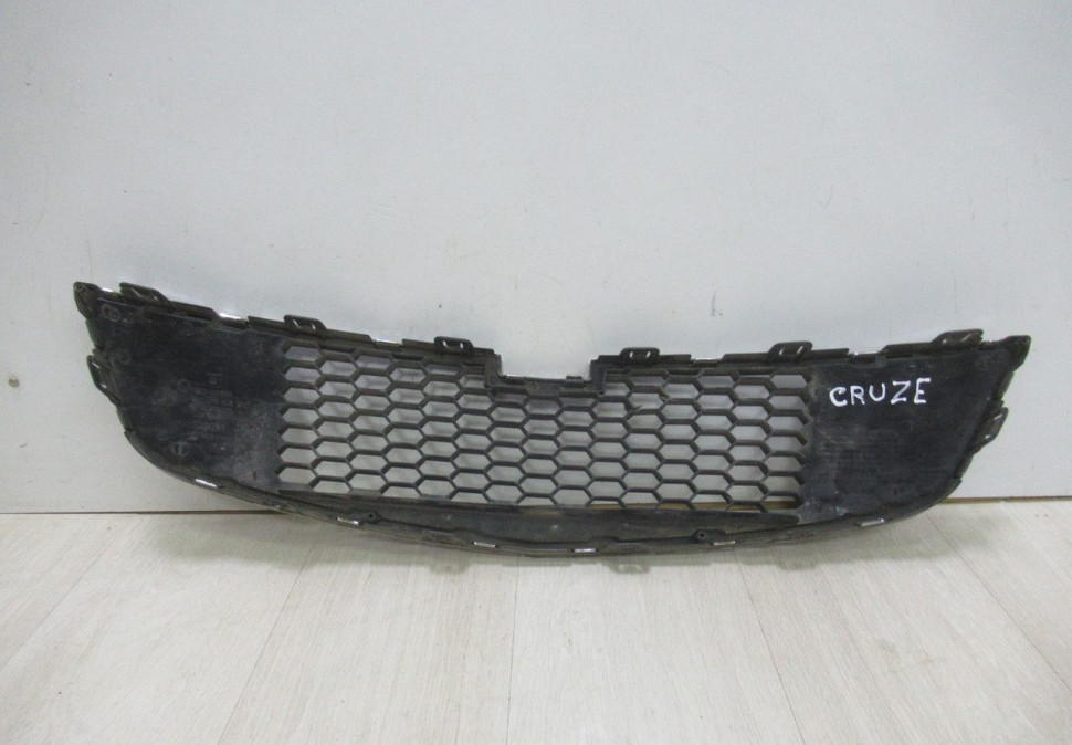 Решетка радиатора нижняя Chevrolet Cruze (09-12) oem 96832937 (скл-3) Решетка радиатора нижняя Chevrolet Cruze (09-12) oem 96832937 (скл-3)