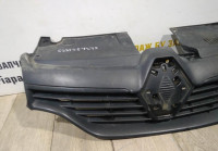 Решетка радиатора бу Renault Logan 2 OEM 623105727R