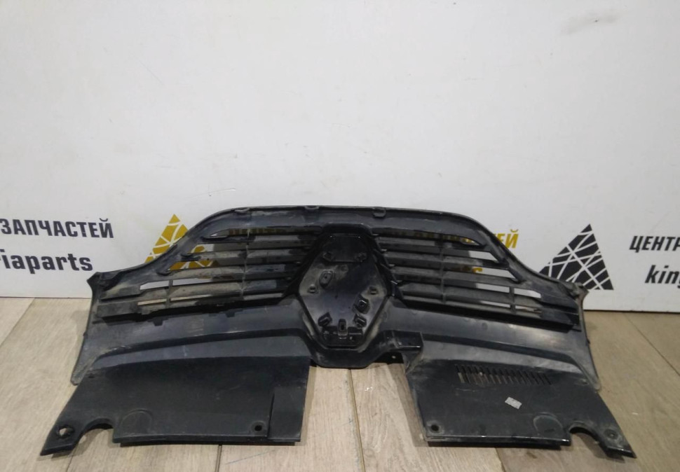 Решетка радиатора бу Renault Logan 2 OEM 623105727R Решетка радиатора бу Renault Logan 2 OEM 623105727R