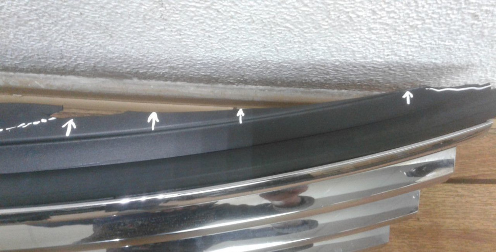 Решетка радиатора Volkswagen Touareg NF R-Line oem 7p6853653c (слом. часть) Решетка радиатора Volkswagen Touareg NF R-Line oem 7p6853653c (слом. часть)