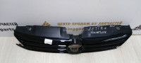 Решетка радиатора Volkswagen Jetta 6 рестайлинг 14-18 oem 5C6853651