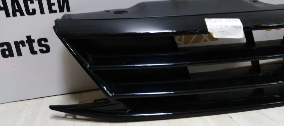 Решетка радиатора Volkswagen Jetta 6 рестайлинг 14-18 oem 5C6853651 Решетка радиатора Volkswagen Jetta 6 рестайлинг 14-18 oem 5C6853651