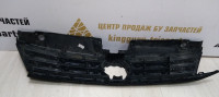 Решетка радиатора Volkswagen Jetta 6 рестайлинг 14-18 oem 5C6853651