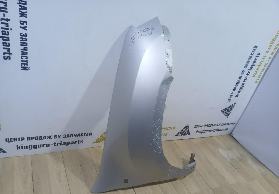 Крыло переднее правое бу Renault Duster OEM 631007297R