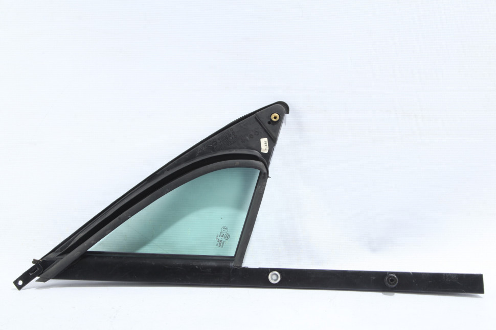 Стекла передней двери левая Volkswagen Touareg (11>) oem 7p6845113 (мал.вмятина) Стекла передней двери левая Volkswagen Touareg (11>) oem 7p6845113 (мал.вмятина)