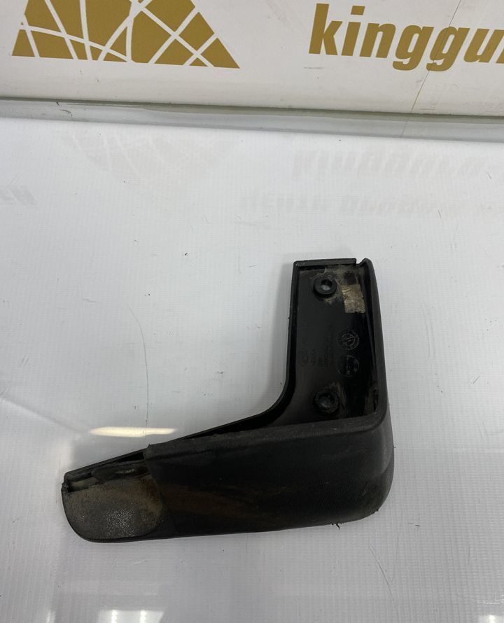 Брызговик задний правый Hyundai Creta 2016 OEM 86832m0100