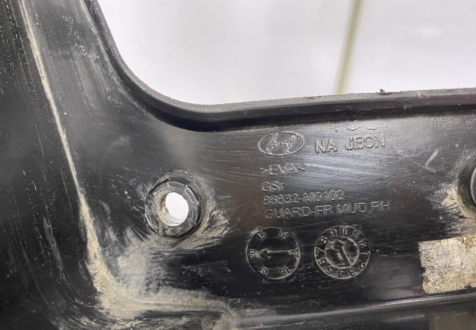 Брызговик задний правый Hyundai Creta 2016 OEM 86832m0100 Брызговик задний правый Hyundai Creta 2016 OEM 86832m0100