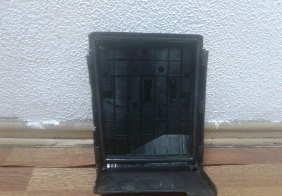 Крышка блока предохранителей Volkswagen Caddy oem 1k0937132f Крышка блока предохранителей Volkswagen Caddy oem 1k0937132f