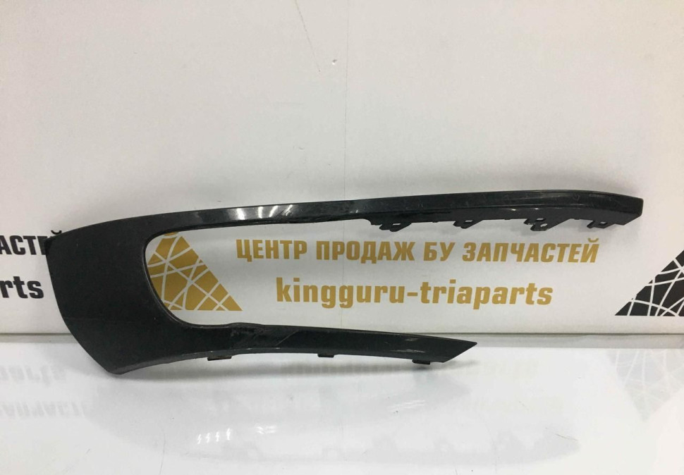 Решетка ПТФ правая Volkswagen Touareg 2 NF 2010 дорестайлинг OEM 7P6807490