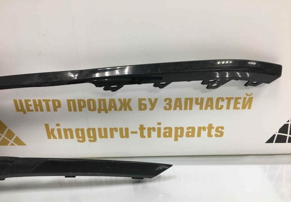 Решетка ПТФ правая Volkswagen Touareg 2 NF 2010 дорестайлинг OEM 7P6807490 Решетка ПТФ правая Volkswagen Touareg 2 NF 2010 дорестайлинг OEM 7P6807490