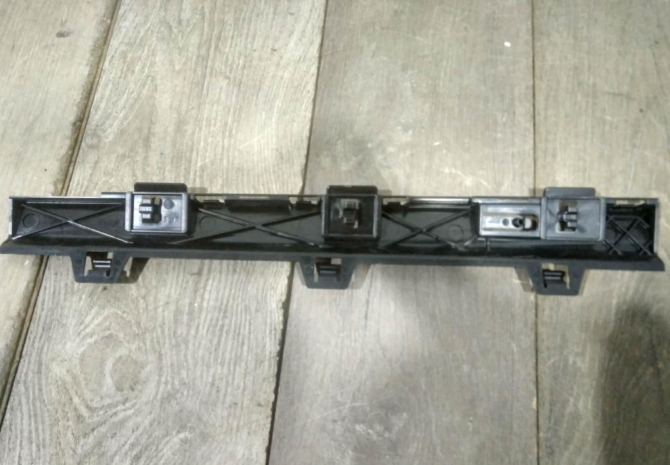 Кронштейн порога правый бу BMW 4 F32 OEM 51777285788 Кронштейн порога правый бу BMW 4 F32 OEM 51777285788