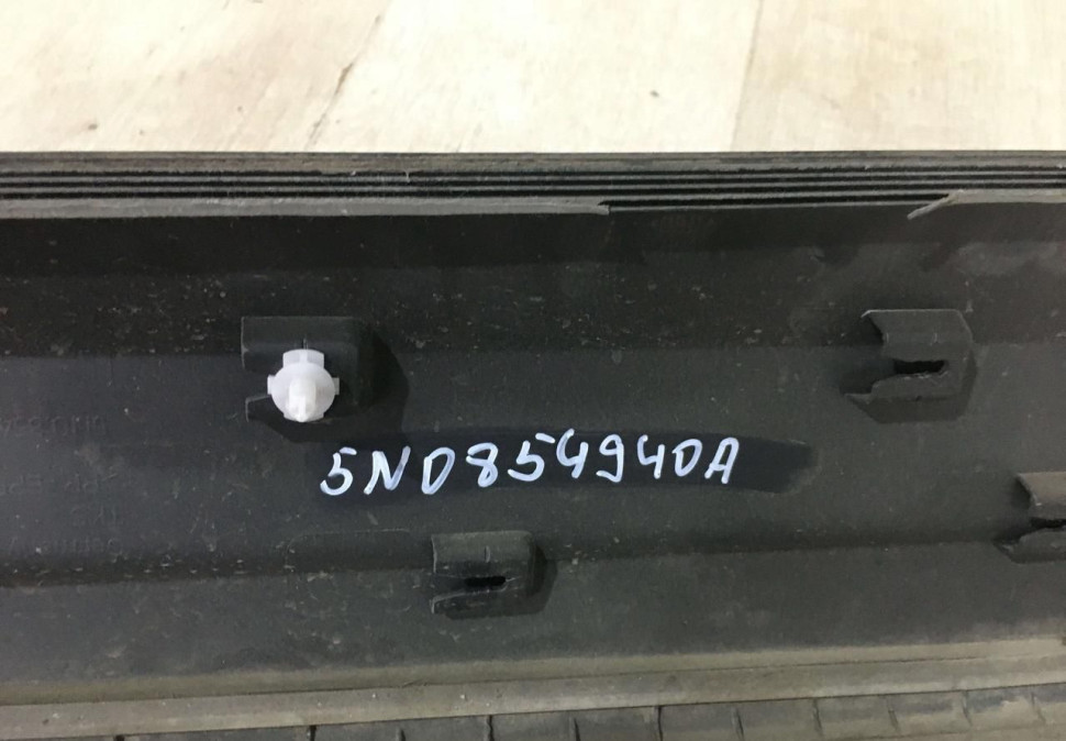 Молдинг двери передний правый Volkswagen Tiguan 1 2007 oem 5N0854940