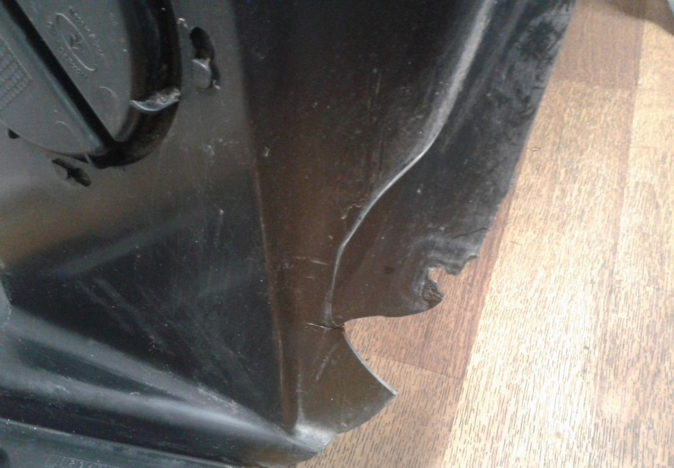 Подкрылок передний левый Lada Vesta (трещина) oem 845000743 (скл-3)