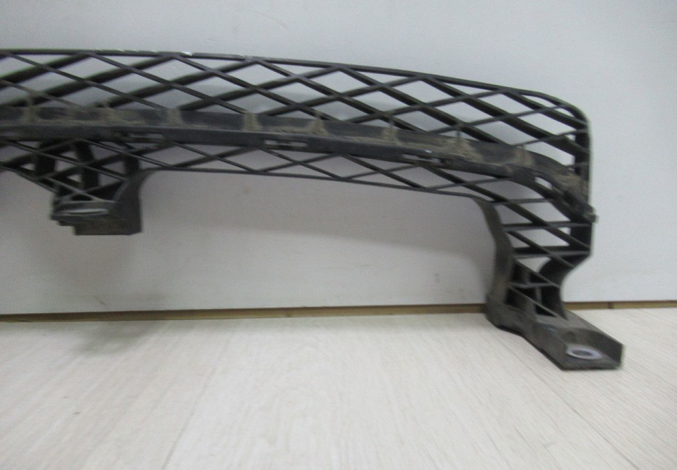 Усилитель переднего бампера пластик Volkswagen Passat B7 (11-15) oem 3aa807571
