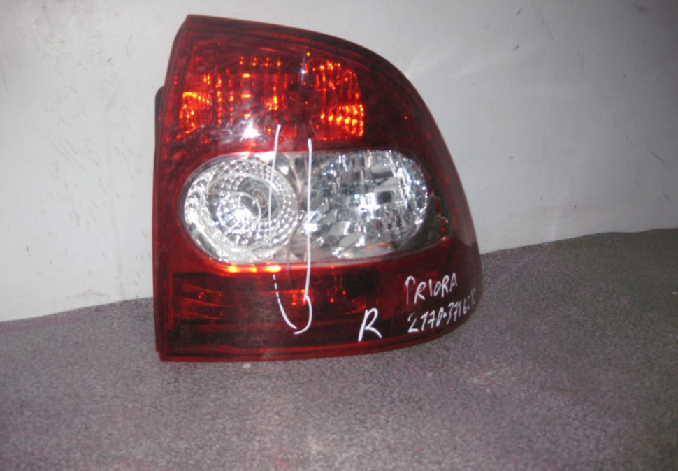 Фонарь правый Lada Priora (трещина стекла) (скл-3)