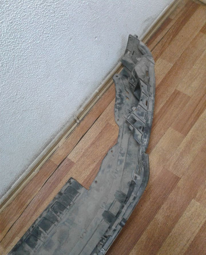 Юбка переднего бампера (+решетка) Volkswagen Tiguan 2 (трещины) oem 5na853677 Юбка переднего бампера (+решетка) Volkswagen Tiguan 2 (трещины) oem 5na853677