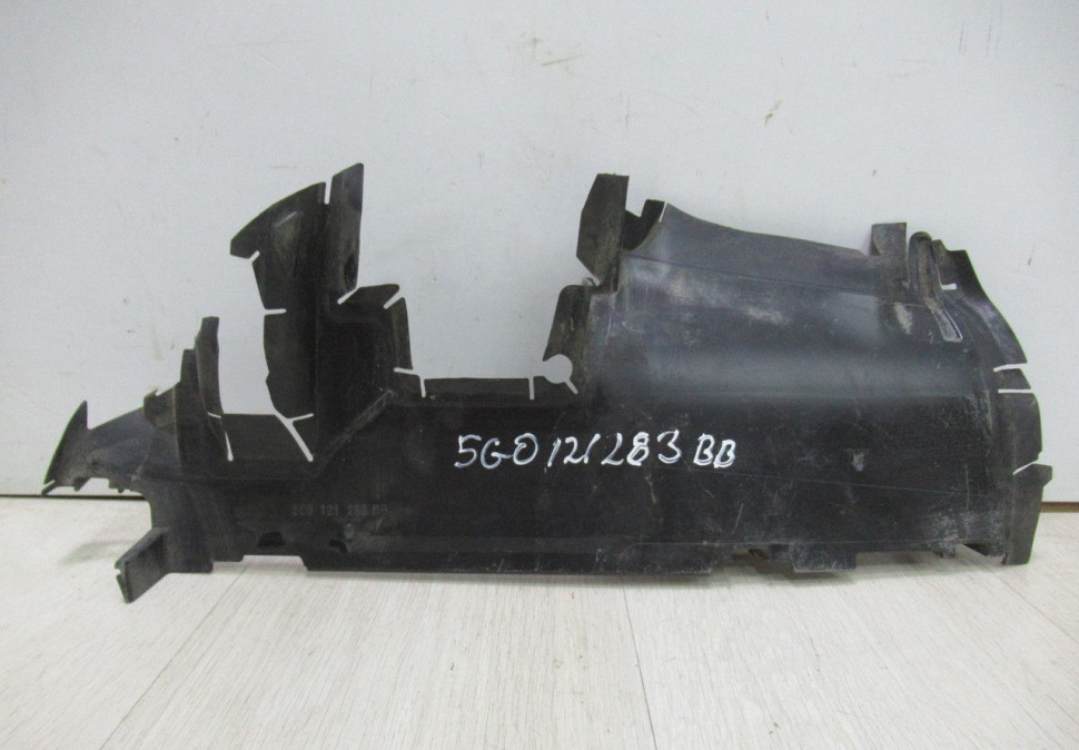 Пыльник радиатора Volkswagen Golf 7 (12>) oem 5g0121283bb