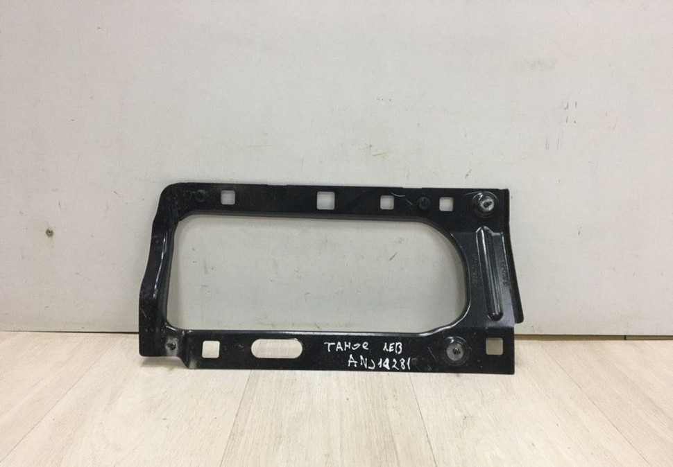 Кронштейн передней панели левый Chevrolet Tahoe 4 oem anj19281 (мал.вмятина) (скл-3)