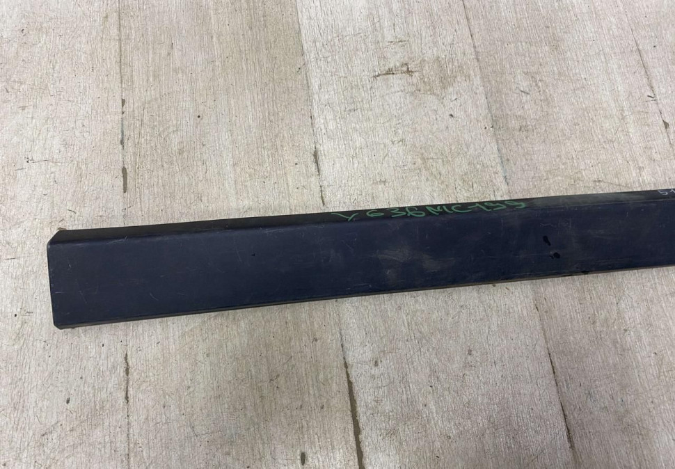 Молдинг двери передний правый BMW X1 F48 OEM 51137352092 Молдинг двери передний правый BMW X1 F48 OEM 51137352092