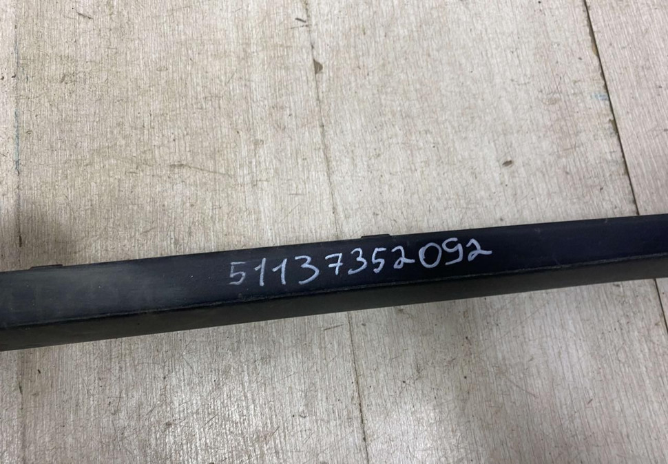 Молдинг двери передний правый BMW X1 F48 OEM 51137352092 Молдинг двери передний правый BMW X1 F48 OEM 51137352092