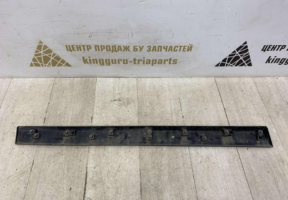 Молдинг двери передний правый BMW X1 F48 OEM 51137352092 Молдинг двери передний правый BMW X1 F48 OEM 51137352092