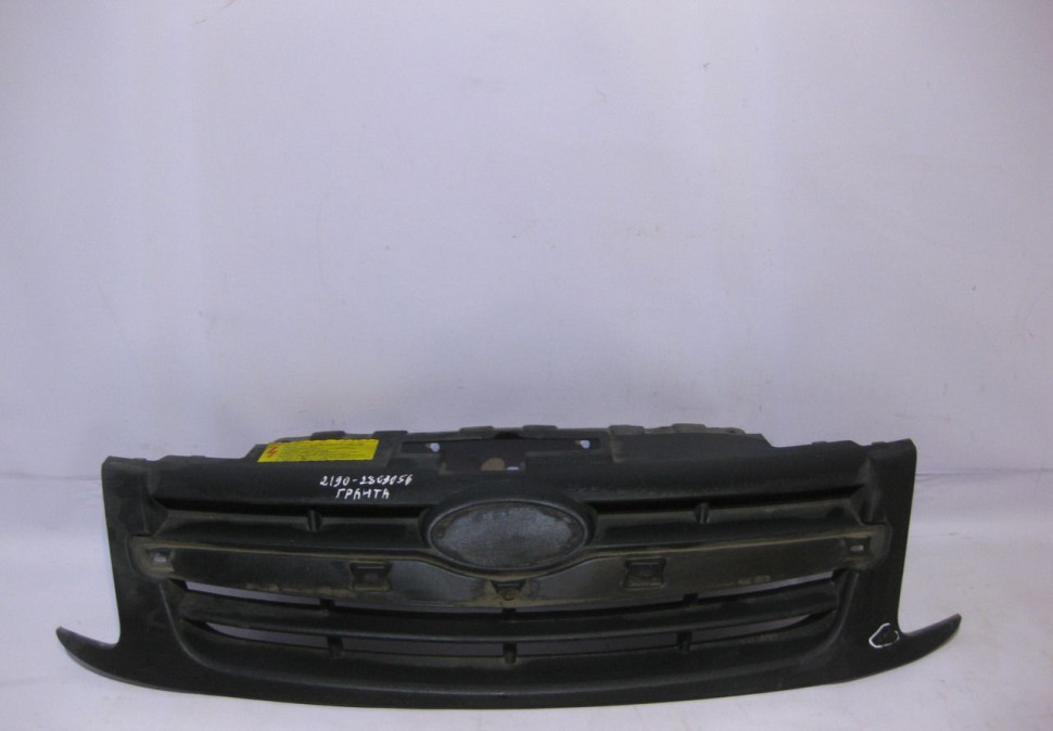 Решётка радиатора Lada Granta oem 21902803056 (трещина) (скл-3)