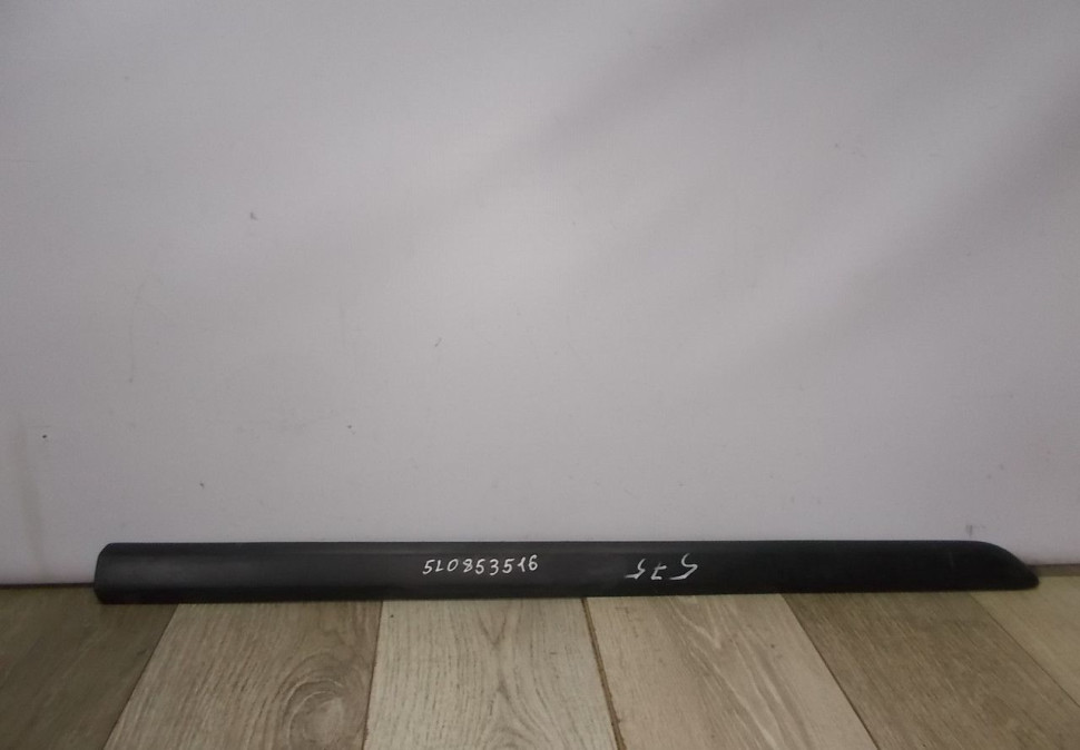 Молдинг двери передний правый бу Skoda Yeti OEM 5L0853516