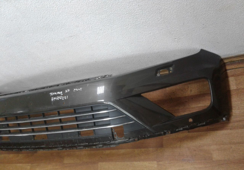 Бампер передний Volkswagen Touareg NF рест oem 7p6807221