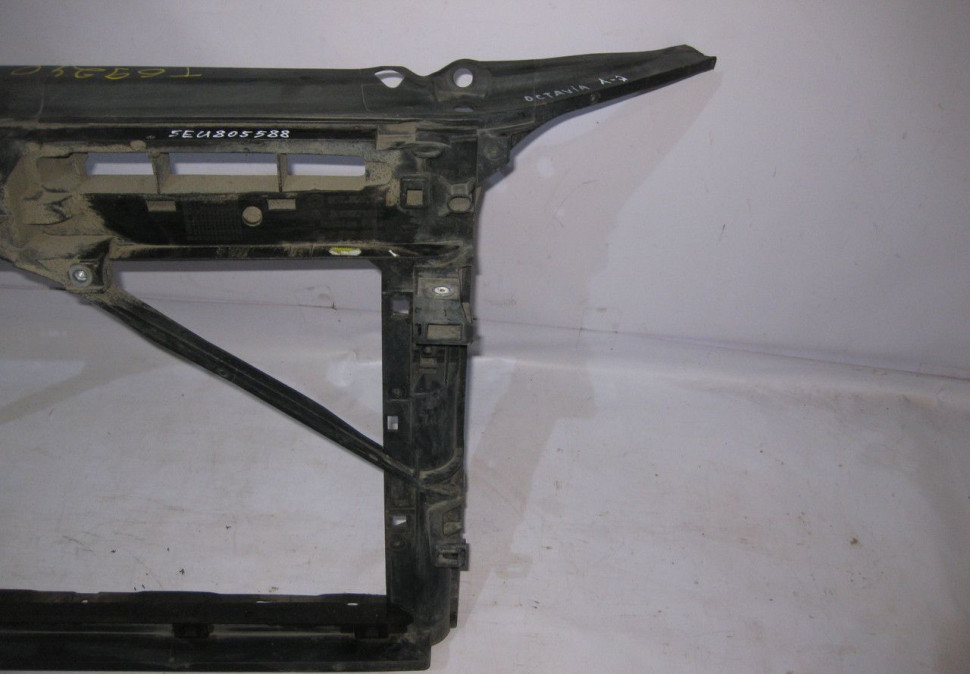 Панель передняя Skoda Octavia A7 oem 5eu805588 (скл-3) Панель передняя Skoda Octavia A7 oem 5eu805588 (скл-3)