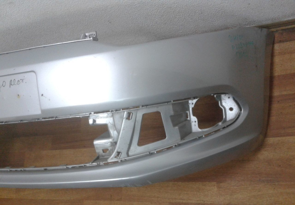 Бампер передний Volkswagen Polo до рест oem 6ru807221(трещина)