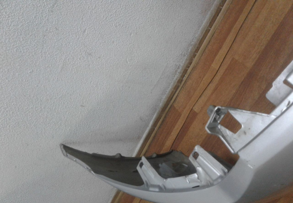 Бампер передний Volkswagen Polo до рест oem 6ru807221(трещина) Бампер передний Volkswagen Polo до рест oem 6ru807221(трещина)