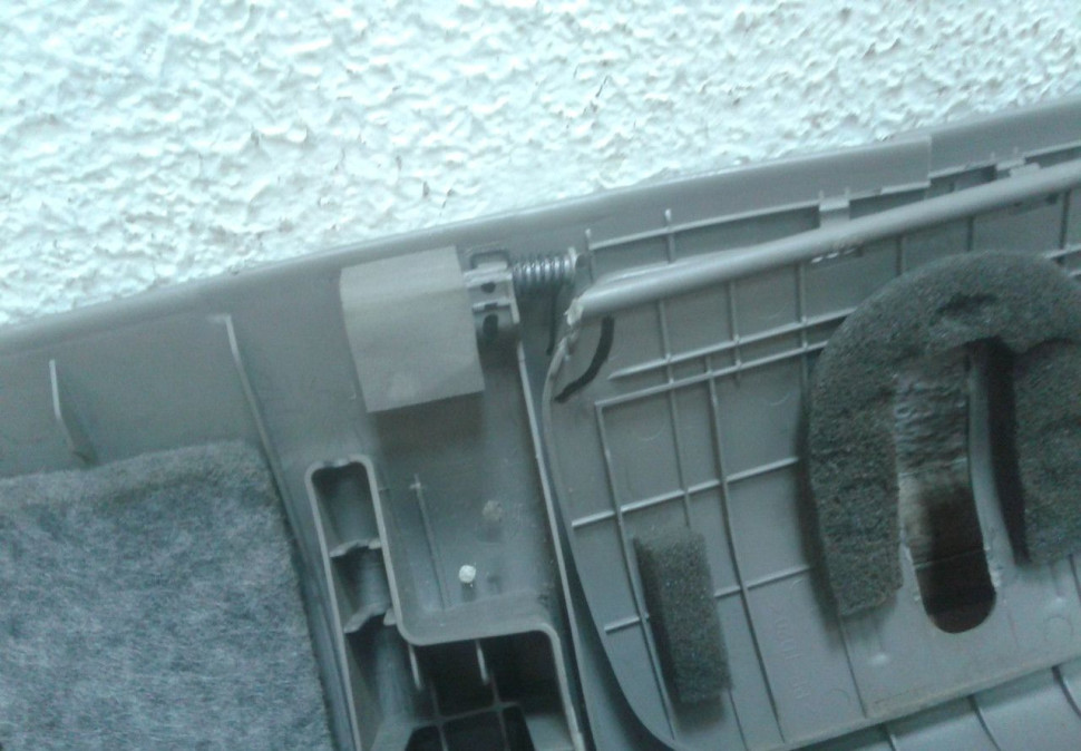 Обивка задней панели Chevrolet Orlando oem 95484207 (мал трещ) Обивка задней панели Chevrolet Orlando oem 95484207 (мал трещ)