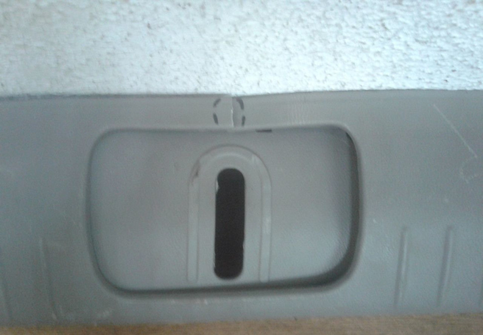 Обивка задней панели Chevrolet Orlando oem 95484207 (мал трещ) Обивка задней панели Chevrolet Orlando oem 95484207 (мал трещ)