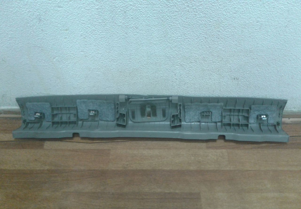 Обивка задней панели Chevrolet Orlando oem 95484207 (мал трещ) Обивка задней панели Chevrolet Orlando oem 95484207 (мал трещ)