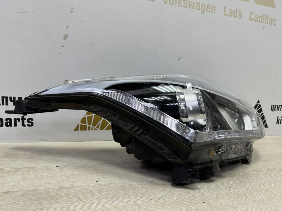 Фара правая диодная Hyundai Creta 1 2016 OEM 92102M0100