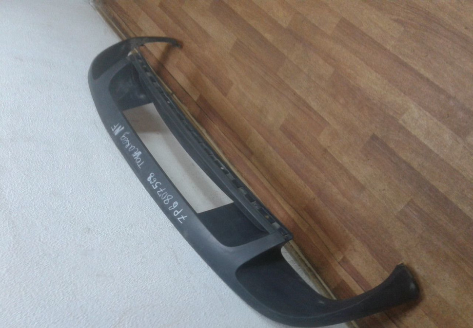 Спойлер заднего бампера Volkswagen Touareg Nf oem 7p6807568 Спойлер заднего бампера Volkswagen Touareg Nf oem 7p6807568