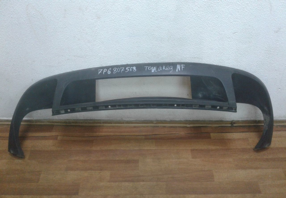 Спойлер заднего бампера Volkswagen Touareg Nf oem 7p6807568