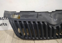 Решетка радиатора бу Skoda Fabia 2 OEM 5J0853668C