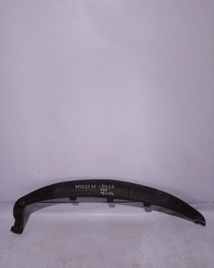 Усилитель переднего бампера нижний Chevrolet Cruze oem 95323235 (слом. часть)