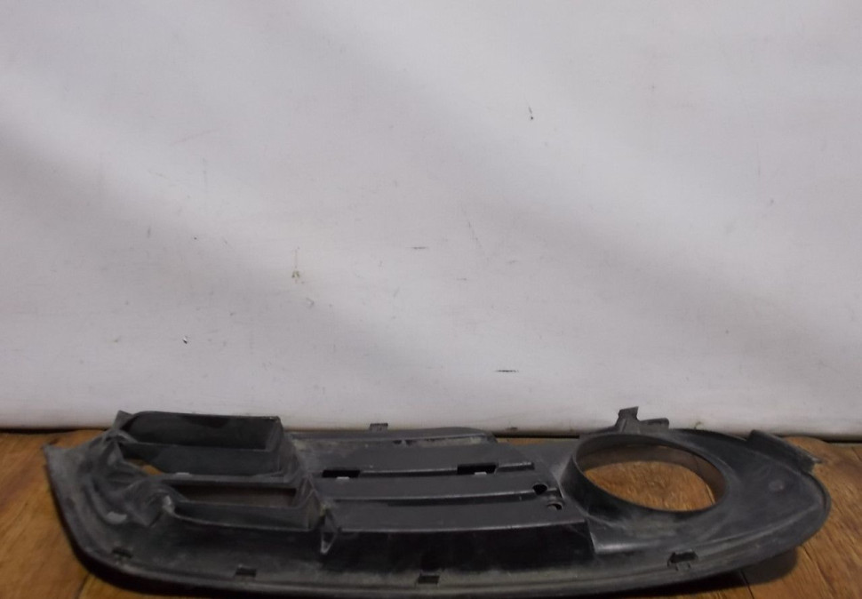 Решетка противотуманной фары левая бу BMW 5 F10 OEM 51117331735 Решетка противотуманной фары левая бу BMW 5 F10 OEM 51117331735