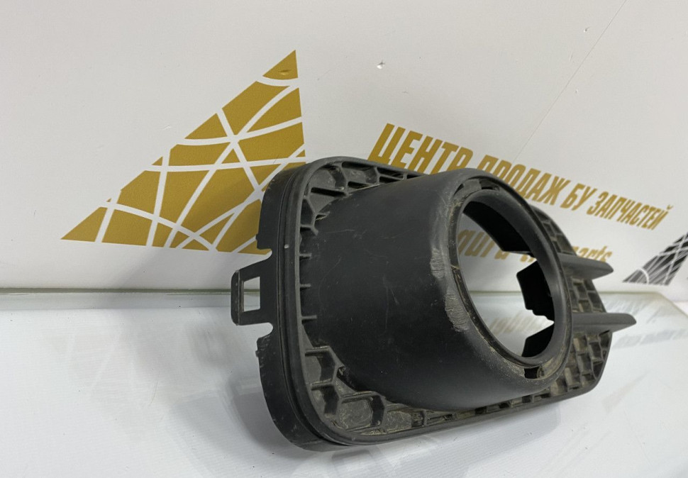 Решетка рамка ПТФ правая Volkswagen Tiguan 1 2011 oem 5N0853666E Решетка рамка ПТФ правая Volkswagen Tiguan 1 2011 oem 5N0853666E