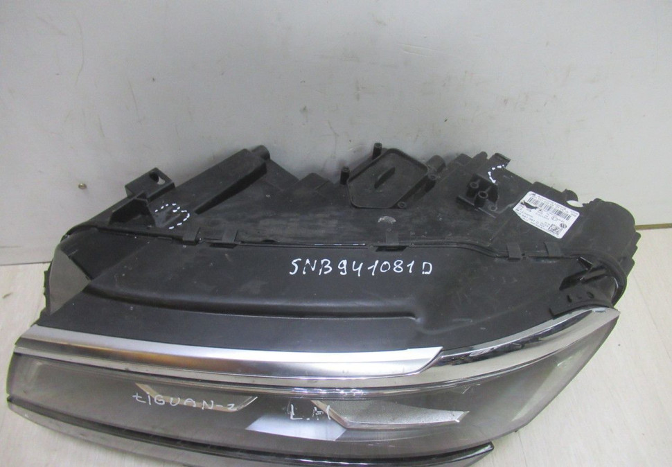 Фара левая LED Volkswagen Tiguan 2 oem 5nb941081d (слом.2креп.)(слом.часть в корпусе) (скл-3)